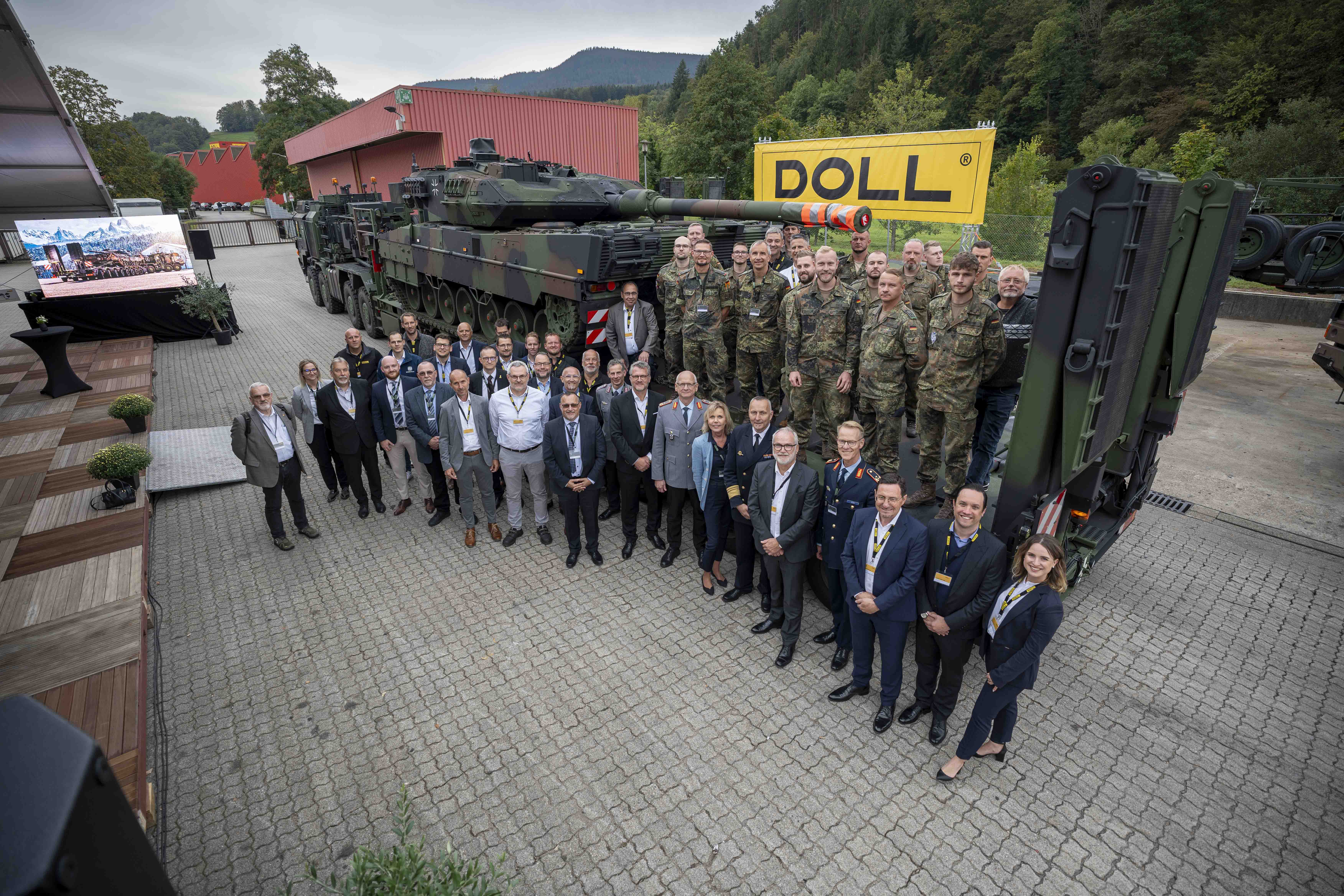 Bundeswehr übernimmt neue Logistikplattform für Schwerlasttransport